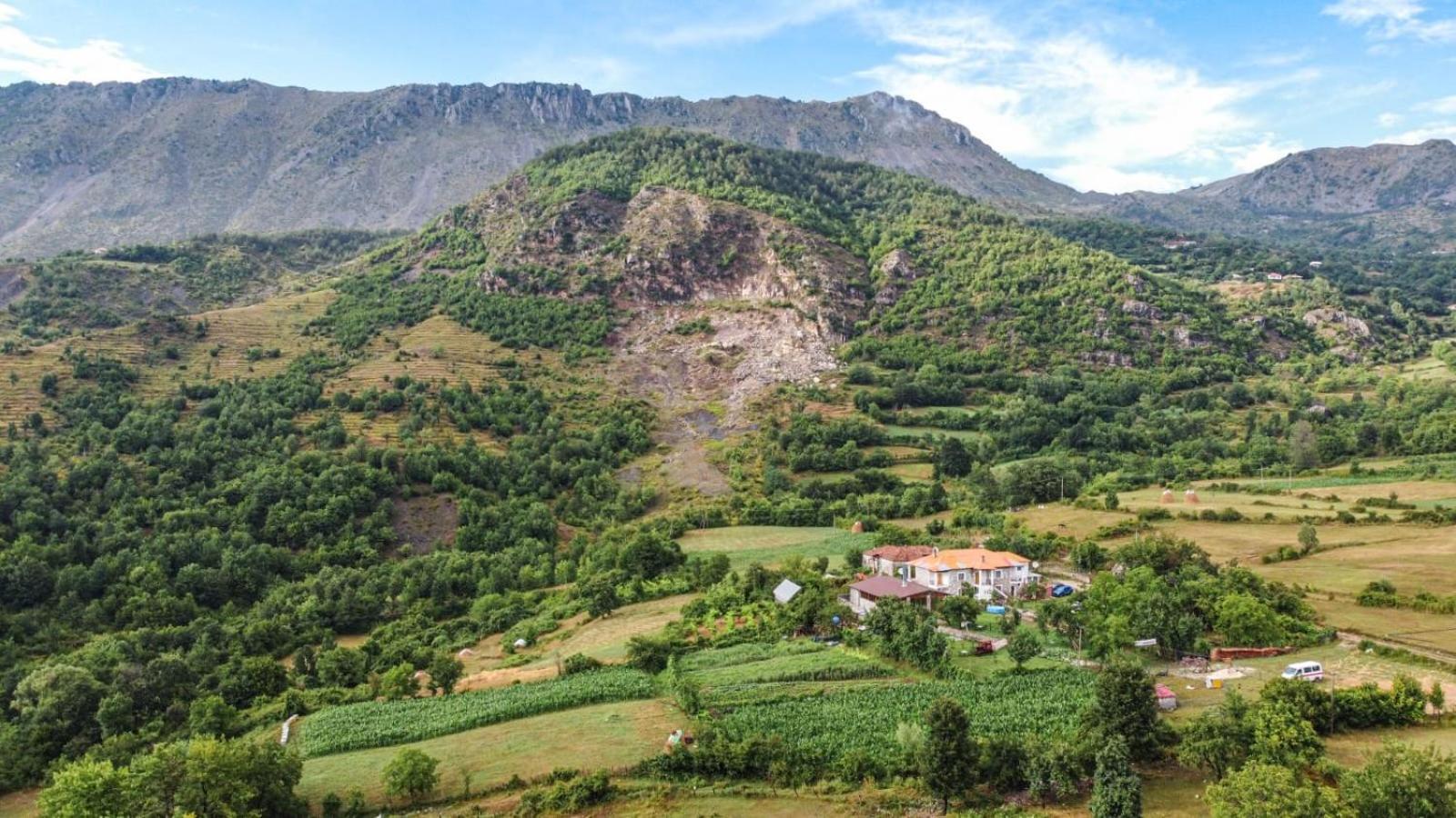 Vila Disha Tirana Buitenkant foto
