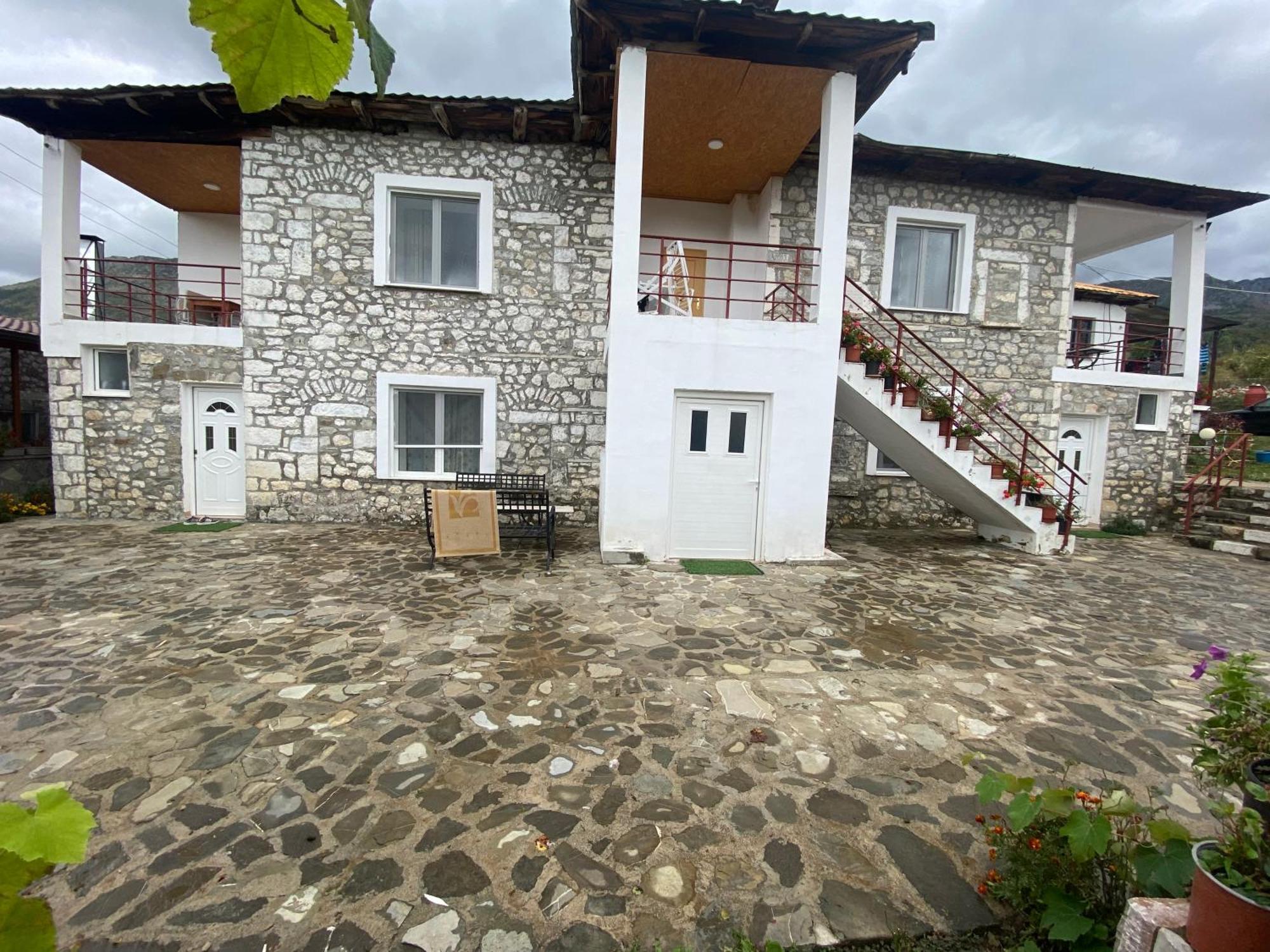 Vila Disha Tirana Buitenkant foto